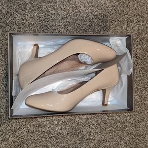 Taupe/tan Life Stride heels